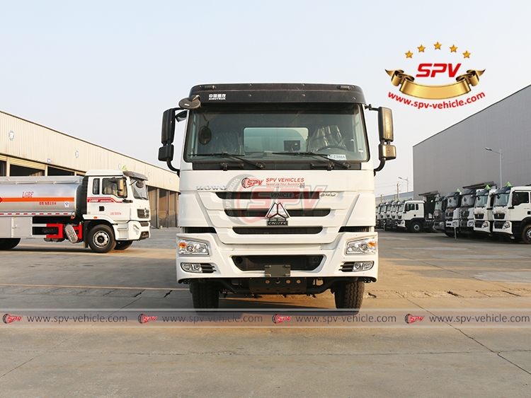 SPV-Vehicle - 22,000 Litres Fuel Tank Truck Sinotruk - Front Side View